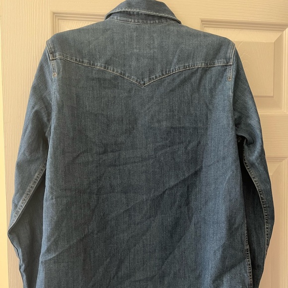 New without tags Levi’s denim shirt - Picture 3 of 4